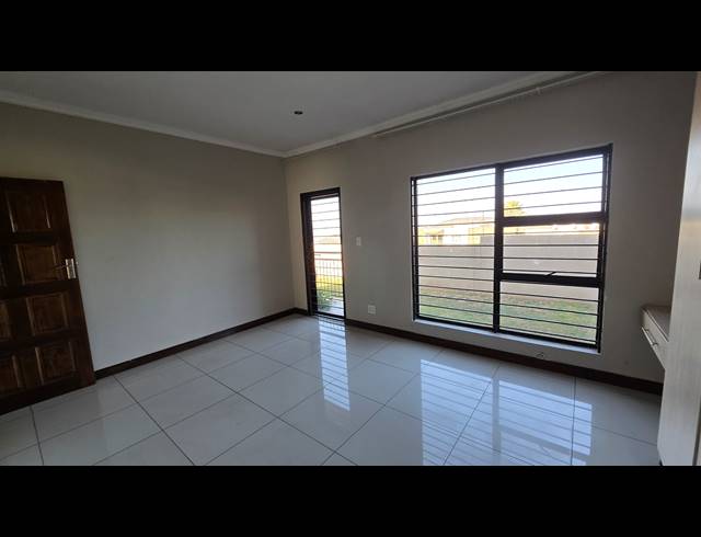 12 BEDROOM FREEHOLD FOR SALE IN WINCHESTER HILLS
